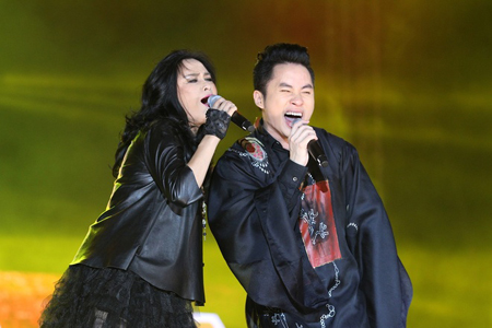 Chương trình nghệ thuật &quot;Bản giao hưởng tình yêu&quot; mừng &quot;Ngày hội của non sông&quot;