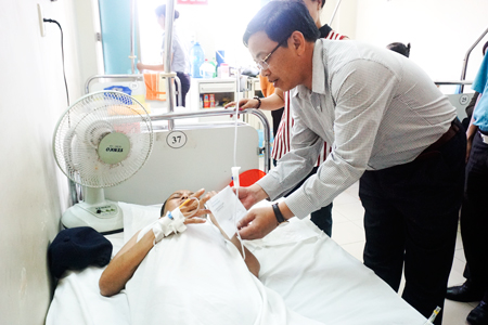 Thăm nạn nhân bị bạo lực gia đình