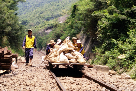 Cho những chuyến tàu bình an