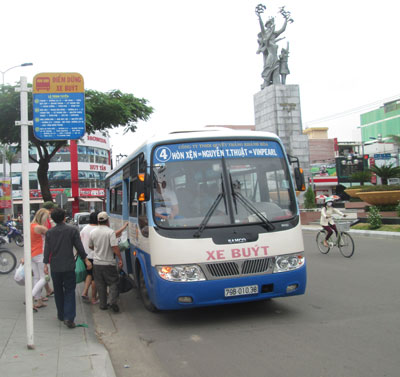 Hành khách giảm mạnh