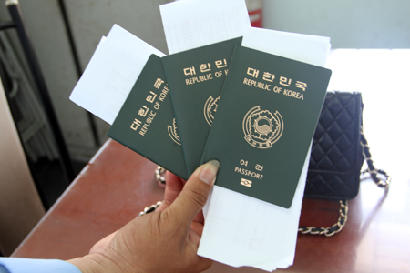 Phát hiện 3 quyển hộ chiếu bị bỏ quên tại bến tàu