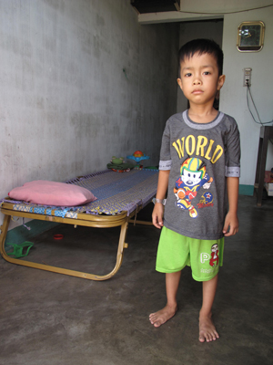 A child suffering many diseases needs help