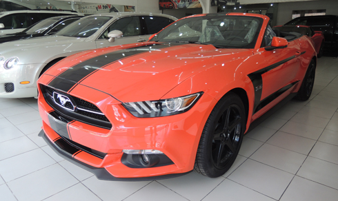 Hàng hiếm Ford Mustang mui trần giá 2,2 tỷ đồng