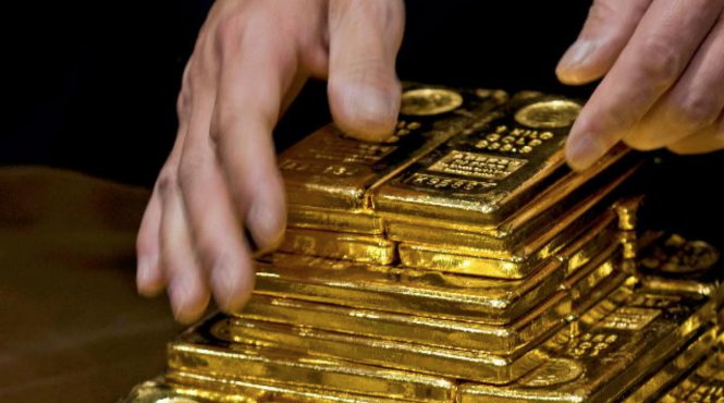 Vàng trong nước thấp hơn thế giới 100.000 đồng/lượng