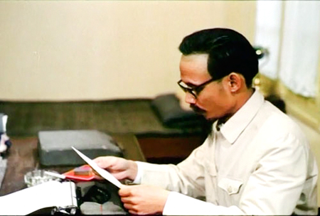 Nghệ sĩ Tiến Hợi đóng vai Chủ tịch Hồ Chí Minh trong phim  “Hà Nội mùa đông năm 46”.