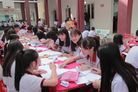 Học sinh Trường iSchool Nha Trang thi vẽ tranh.