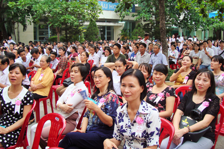 Đông đảo cán bộ, giáo viên, phụ huynh và học sinh tham dự