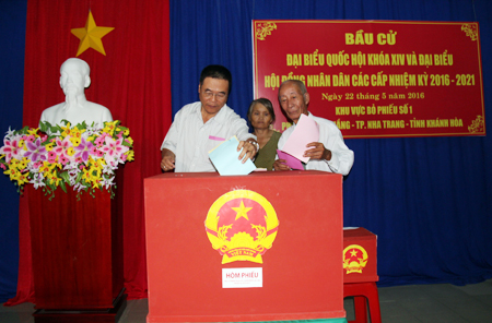 Voters of Van Thang Ward (Nha Trang City). (Photo: H.L)