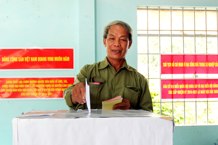 Voter of Tay people, Khanh Vinh Town. (Photo: C.D)