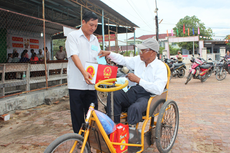 Mobile ballot box for voter with disability.