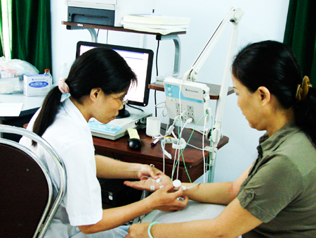 Điều trị bằng y học cổ truyền tại Bệnh viện Đa khoa khu vực Cam Ranh