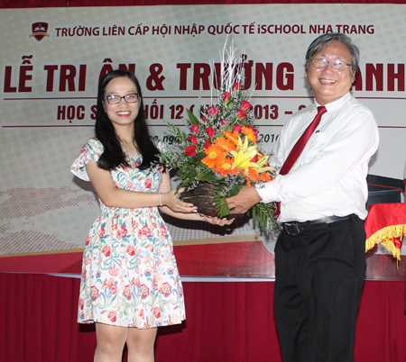 Tổ chức lễ tri ân và trưởng thành cho 243 học sinh khối 12