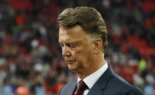 HLV Van Gaal phải ra đi sau hai mùa giải dẫn dắt Man Utd. Ảnh: Reuters.