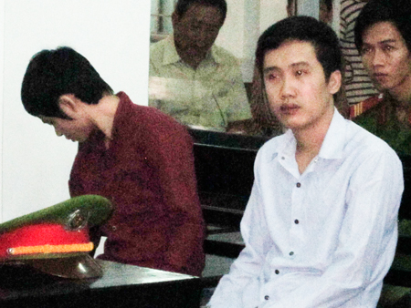 Bị cáo Đạt và Tuyến tại tòa