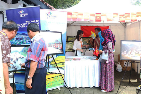 Việt Nam tham gia Hội nghị Làng thế giới