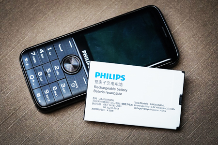Điện thoại 2 sim, pin chờ 4 tháng của Philips