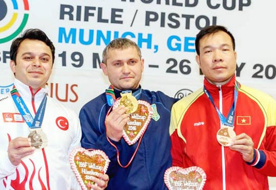 Hoàng Xuân Vinh tiếp tục giành HCĐ cúp thế giới