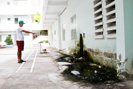 Chung cư Bình Phú: Hệ thống nước thải vẫn chưa được sửa