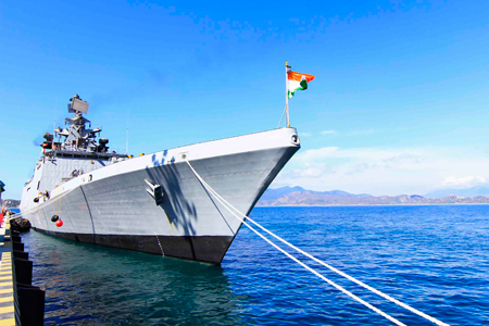 Hai tàu Hải quân Ấn Độ cập Cảng quốc tế Cam Ranh