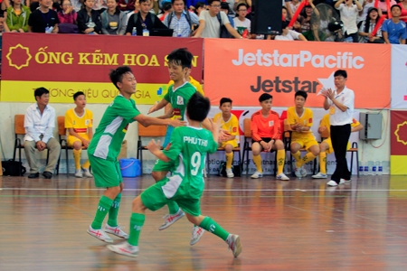 Niềm vui của các cầu thủ Phú Thọ khi ghi được bàn thắng vào lưới đối thủ