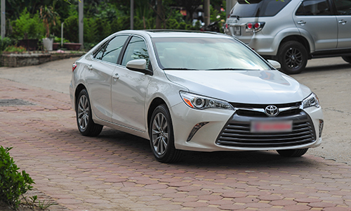 Toyota Camry xuất thị trường Mỹ, phiên bản XLE 2016.