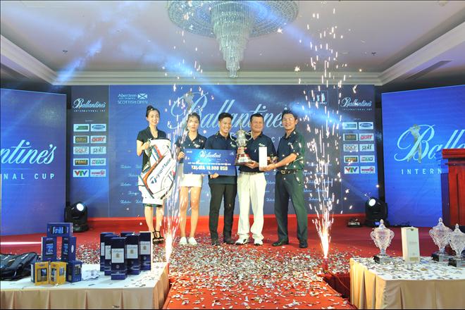 Golfer Hoàng Ngọc Quý giành giải Best Gross giải Ballantine's International Cup Việt Nam 2016.