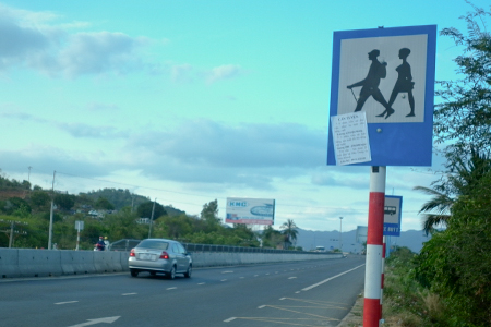 Dán quảng cáo trên biển báo