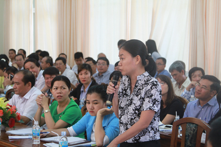 Bà Ngô Thị Thanh Loan, Giám đốc Kinh doanh Công ty TNHH Sodex Toseco phản ánh những bất cập trong thủ tục hành chính.