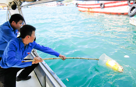 Cho Vịnh Nha Trang thêm sạch…