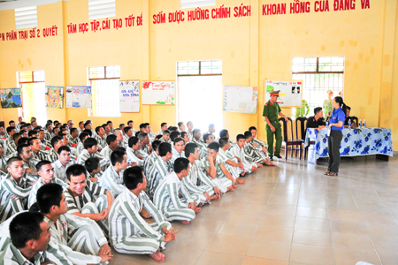 Hội Liên hiệp Thanh niên Việt Nam tỉnh tổ chức tuyên truyền pháp luật cho các nạn nhân Hội Liên hiệp Thanh niên Việt Nam tỉnh tổ chức tuyên truyền pháp luật cho các phạm nhân