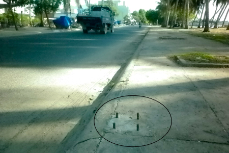 "Chông" trên vỉa hè