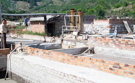 Một hệ thống xử lý nước thải sản xuất chitin ở Suối Tân.