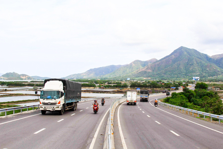 Tìm giải pháp bù đắp hụt thu