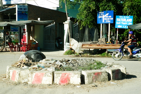 Vòng xoay thành nơi chứa rác