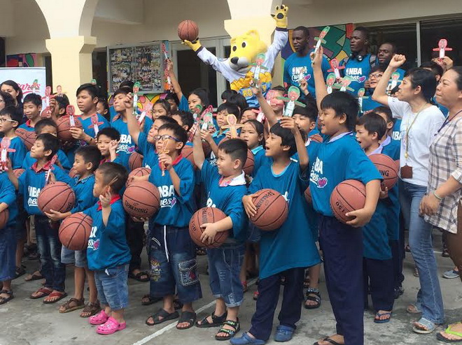 Ngôi sao bóng rổ NBA Gorgui Dieng đến Việt Nam