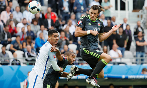 Anh và Xứ Wales dắt tay nhau đi tiếp vào vòng 1/8.