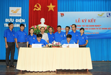 Đoàn cơ sở Bưu điện tỉnh và Khatoco ký kết tiêu thụ sản phẩm của nhau