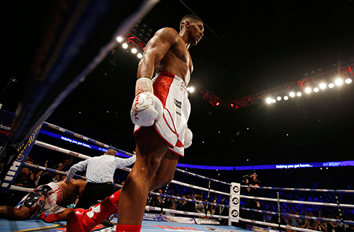 Breazeale là võ sĩ hiếm hoi đấu với Joshua mà trụ được quá ba hiệp. Ảnh: Reuters.