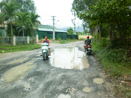 Con đường bị hư hỏng