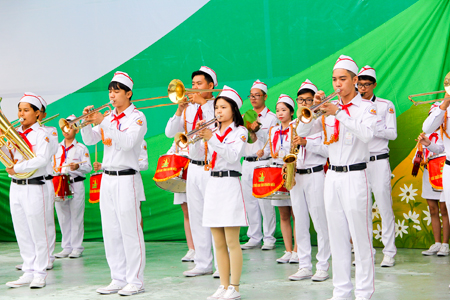 Đội nghi thức Nhà Thiếu nhi tỉnh luyện tập biểu diễn trong Festival