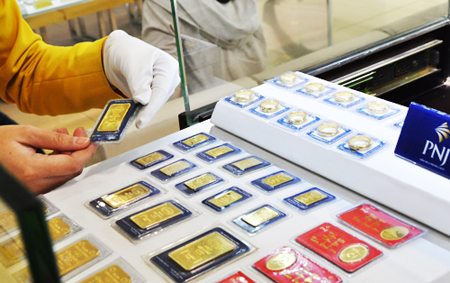 Giá vàng trong nước thấp hơn thế giới cả triệu đồng