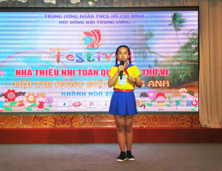 Thí sinh thi hùng biện.