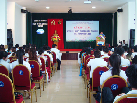 Hơn 1.000 sinh viên thi tốt nghiệp