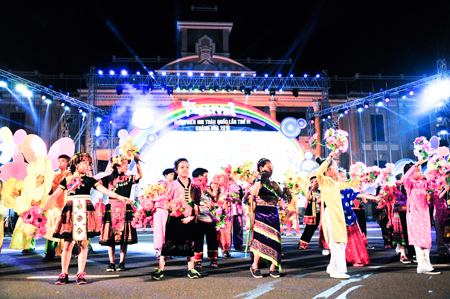 Một tiết mục trong chương trình nghệ thuật đêm khai mạc