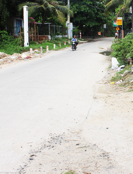 Đoạn đường Phú Nông - Cầu Dứa thường bị ngập sâu vào mùa mưa, tới đây cũng sẽ được nâng cao