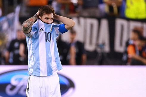 Messi bất ngờ trở lại đội tuyển Argentina