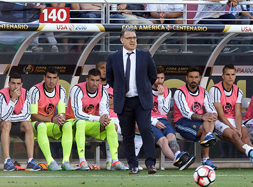 Hai năm liên tiếp Martino cùng tuyển Argentina vào chung kết Copa America, nhưng thất bại. Ảnh: Reuters.
