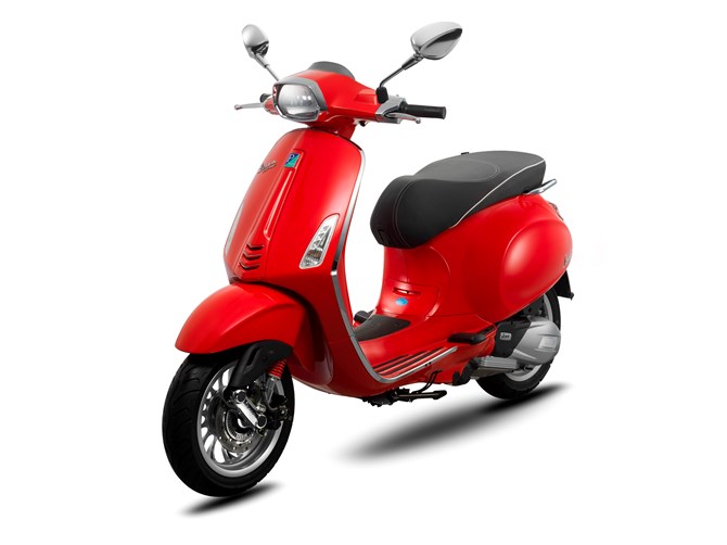 Vespa Sprint ABS mới ra mắt với màu đỏ nhám