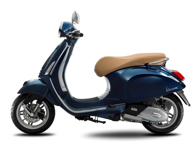 Vespa Primavera có hai phiên bản không ABS và có ABS