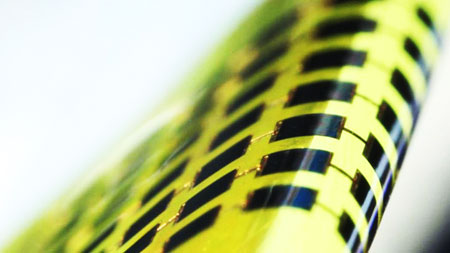 Sản xuất thành công pin mặt trời mỏng hơn 100 lần so với độ dày của sợi tóc